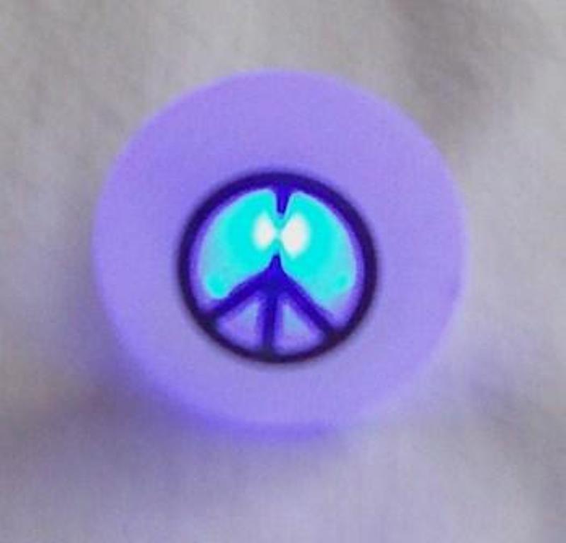 1 pcs Peace Sign Multi Color Flashing LED Blinky Ring Great Gift item Brand NEW