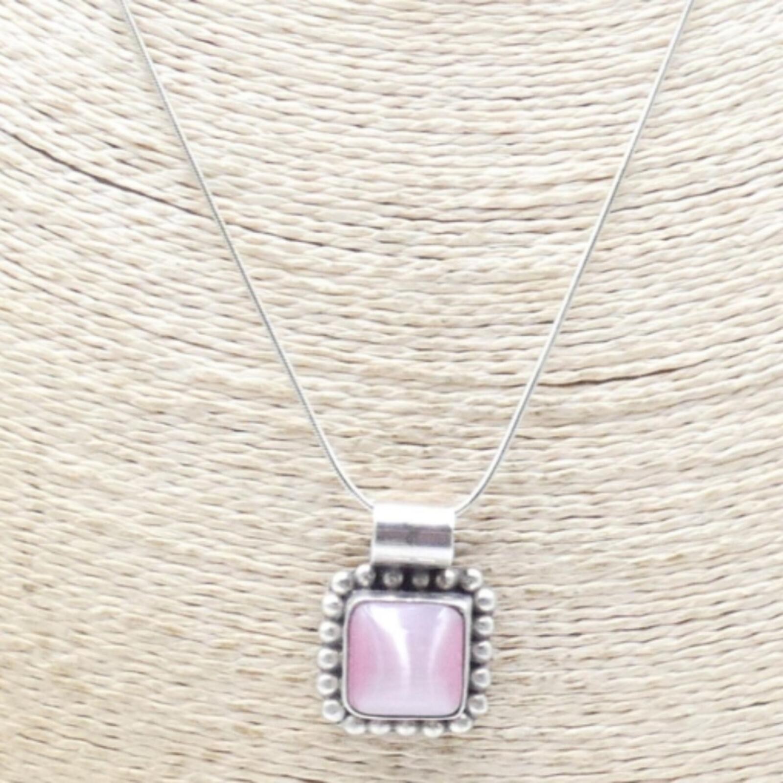 Sterling Silver Pink Cats Eye pendant on 17″ .925 rope chain. 13.5g