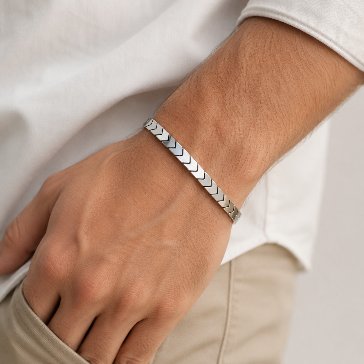 Sleek Chevron Bracelet – Stainless Steel – Everyday Luxury