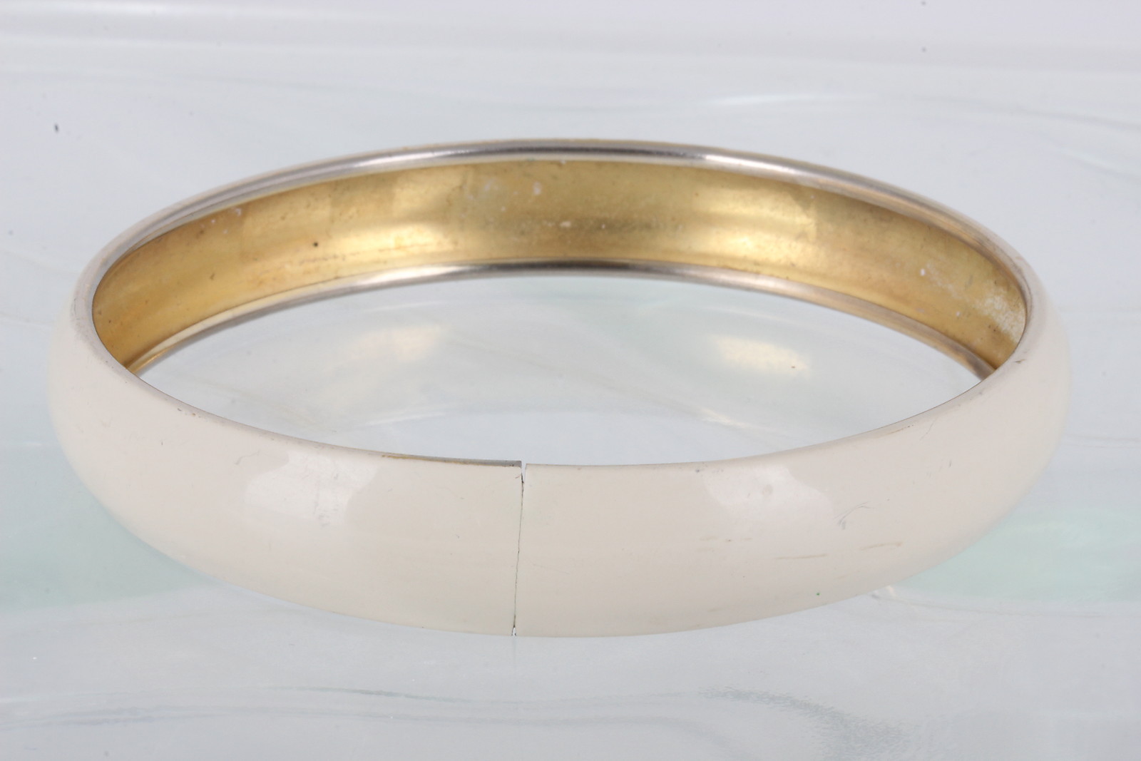 COSTUME BONE COLORED ENAMEL BANGLE BRACELET FASHION 0177B