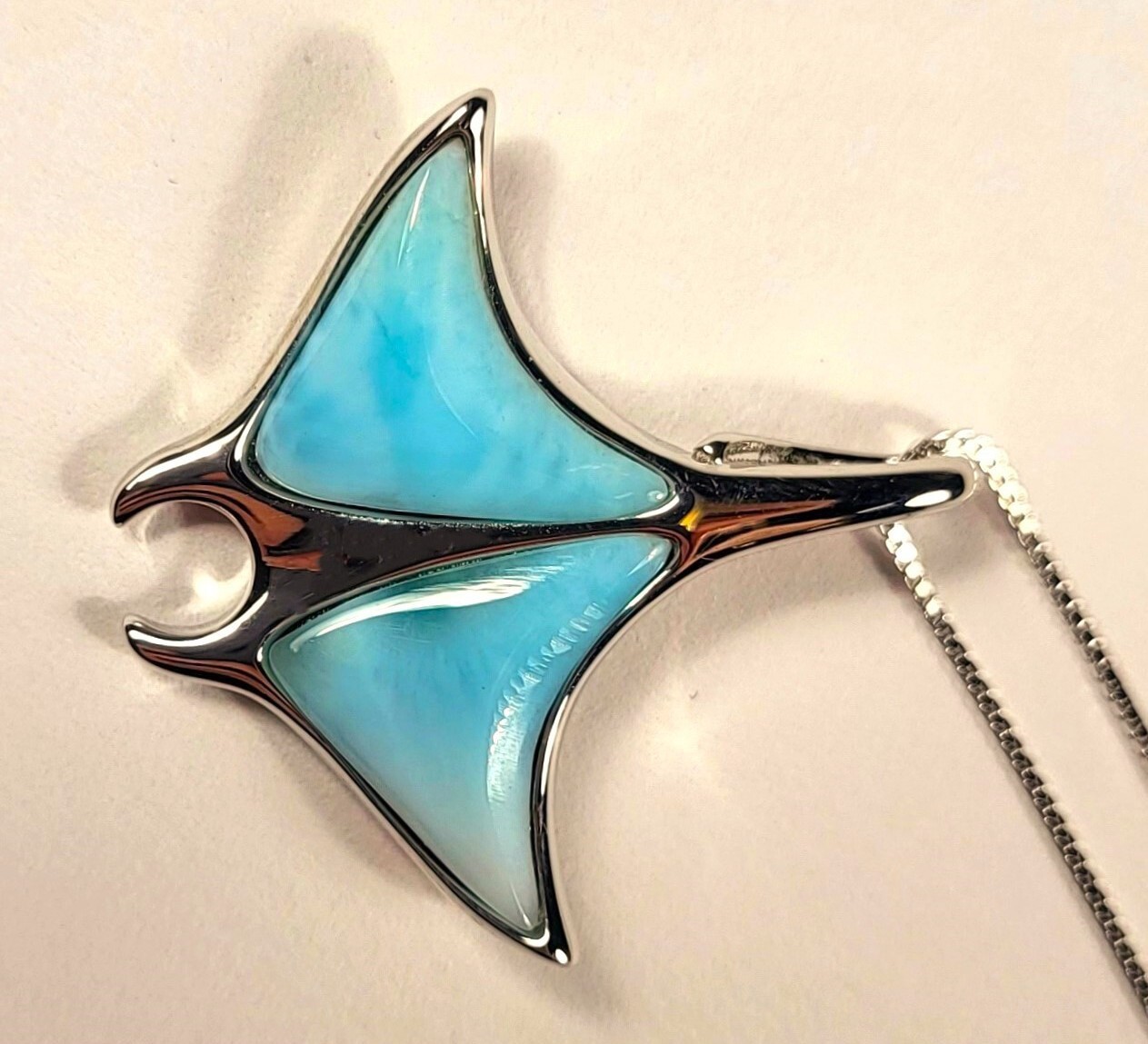 Larimar Manta Ray Pendant in Sterling Silver 925 + 18″ Silver Necklace Chain