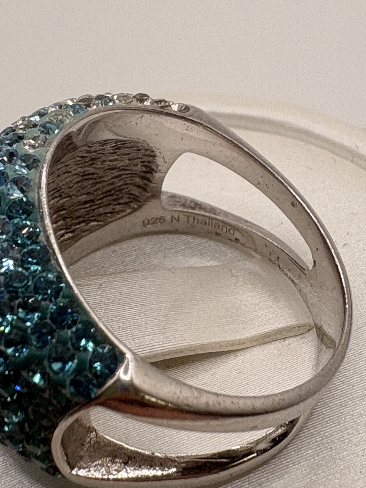 Sterling Silver Ring 0.2 oz Fine Jewelry Sz 9 White & Blue Shade Stones Ombre