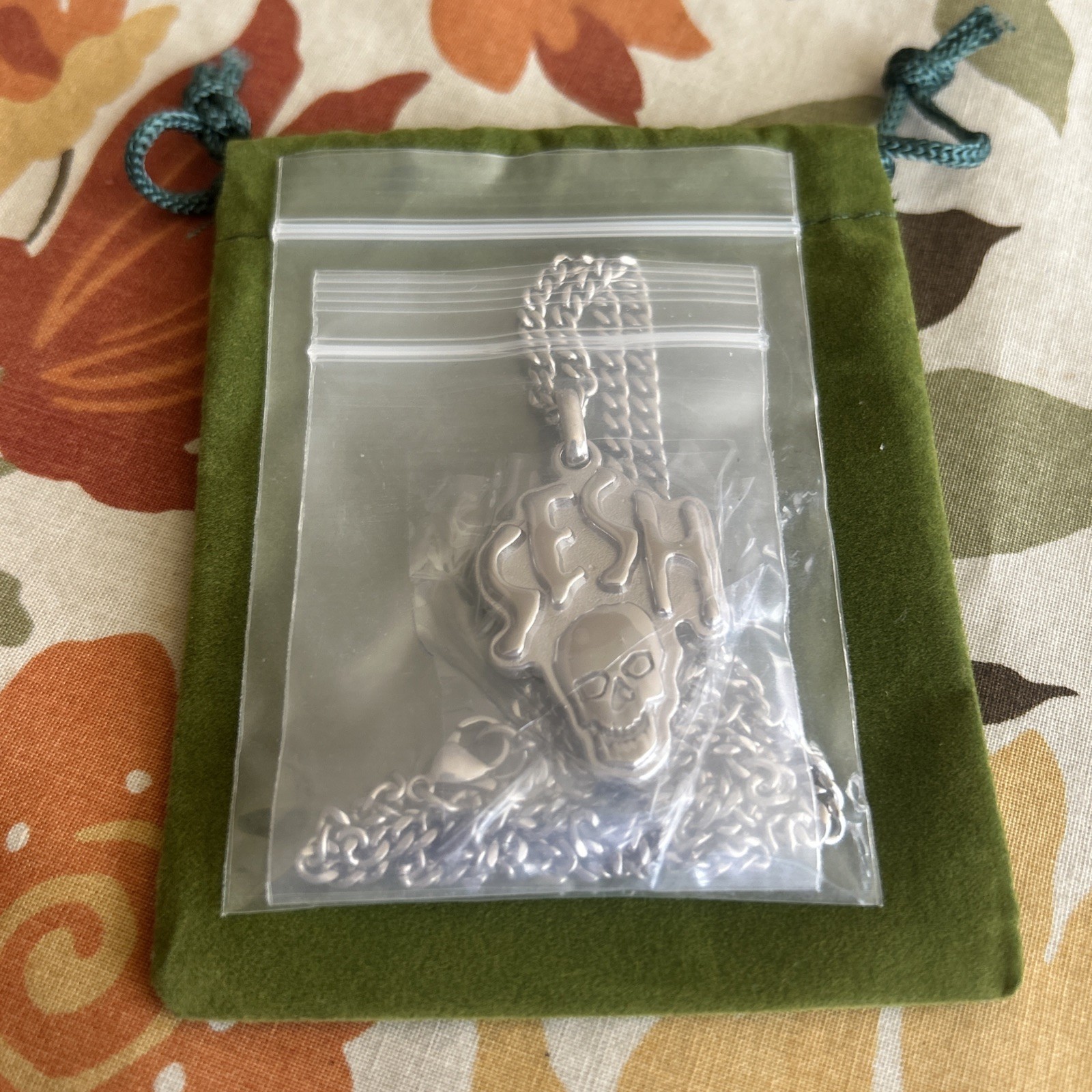 TEAMSESH BONES SESH SKULL NECKLACE (BRAND NEW)