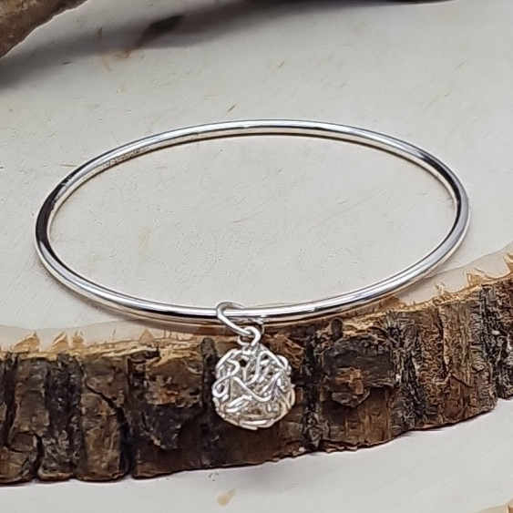 Silver Tone Alloy 7″ Bangle Bracelet w/ 11mm Messy Ball Charm! Unique