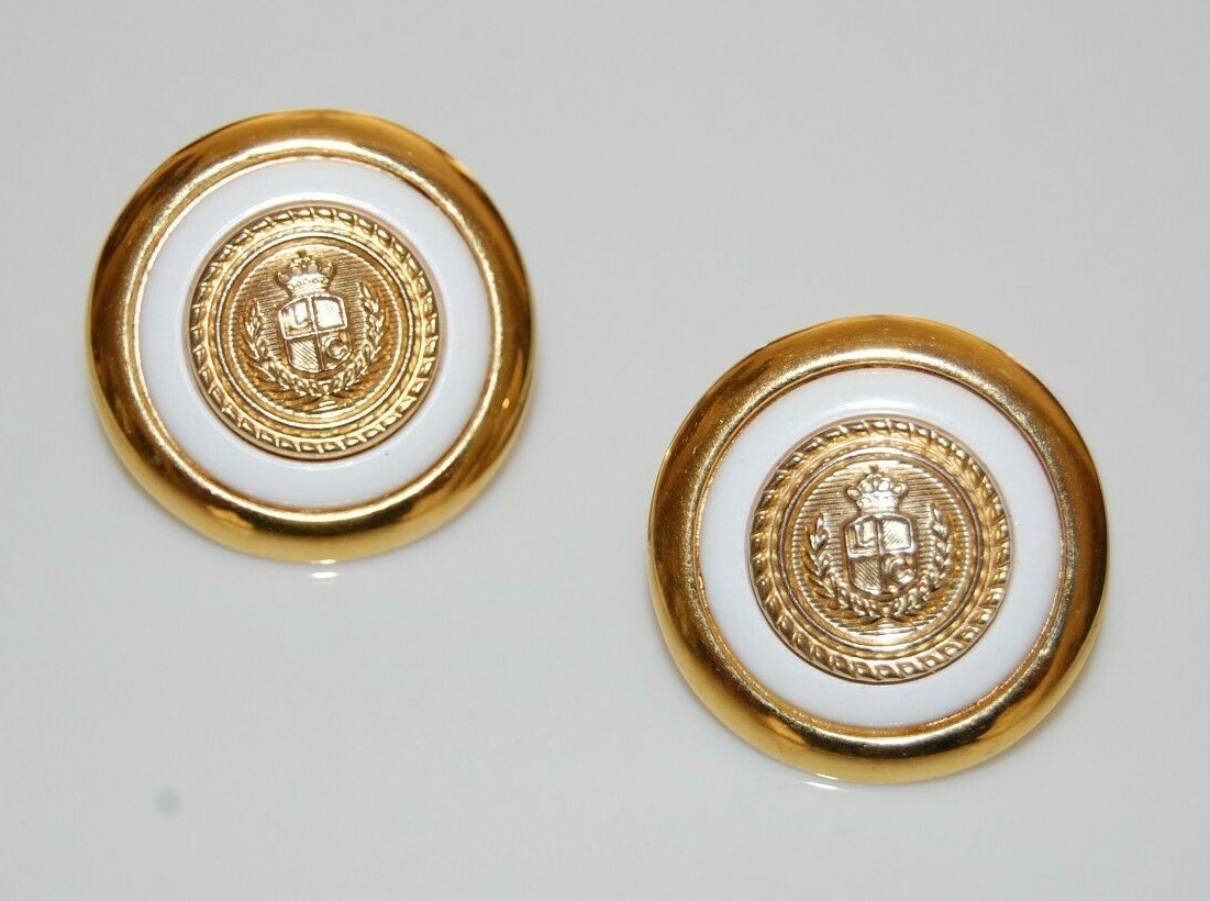 ELEGANT VINTAGE LIZ CLAIBORNE COUTURE WHITE AND GOLDEN LOGO SHIELD POST EARRINGS