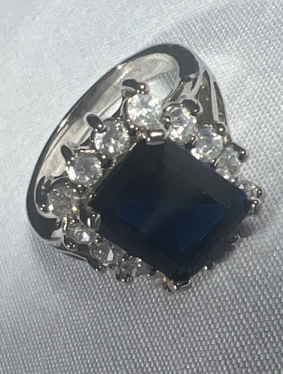 Sz8 Faux Blue Saphire & Cz Fashion Ring