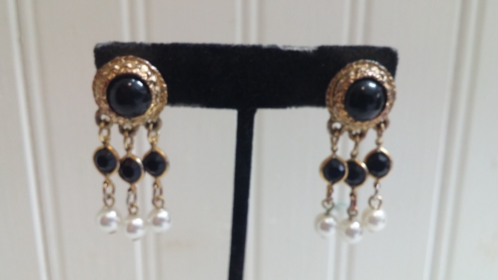 GT Metal Black Disk Faux Pearl Black Crystal Bead Dangles Post Pierced Earrings