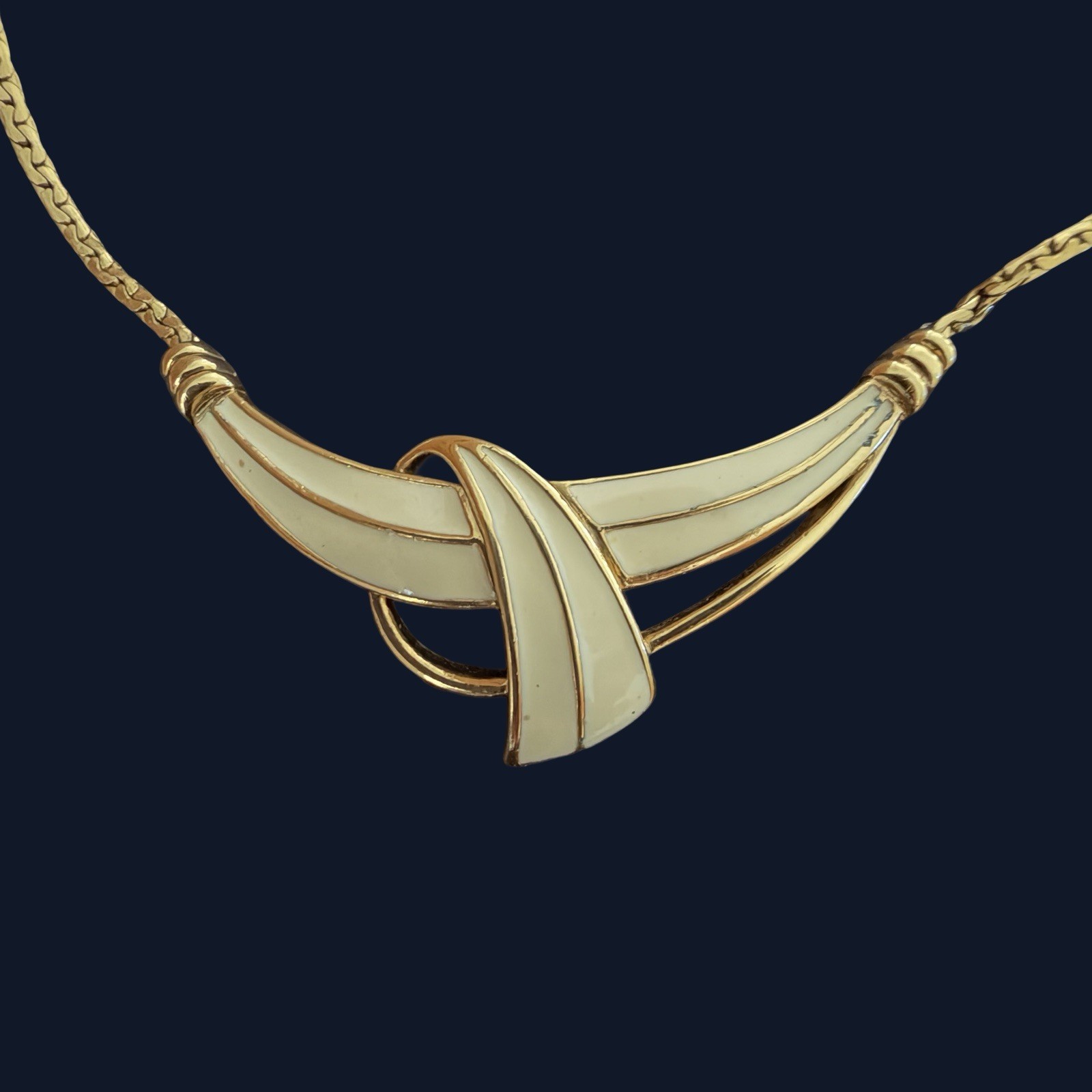 Vintage Signed Trifari Cream Enamel Goldtone Modernist Pendant Necklace 70s/80s