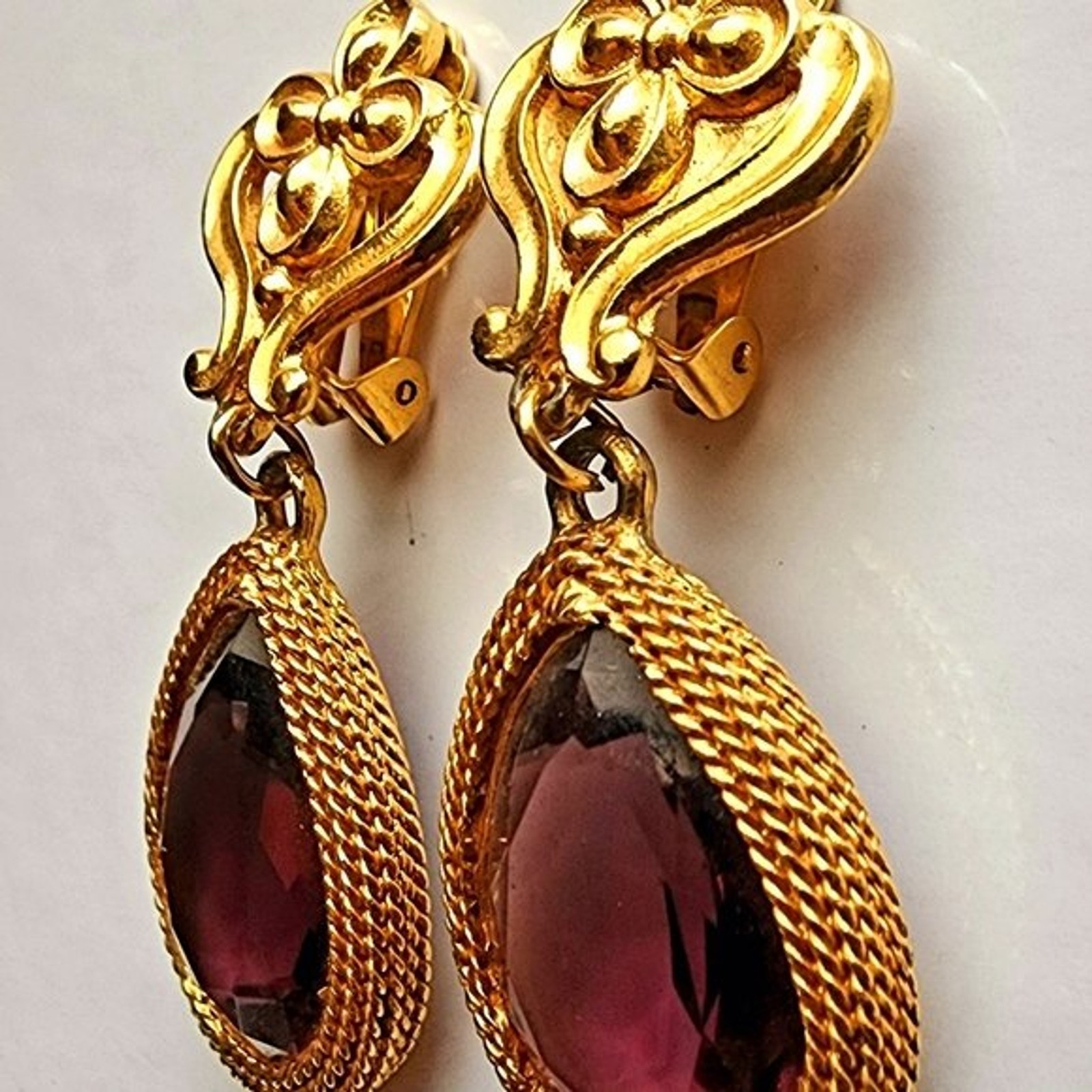 Retro Antique gold tone fleur-de-lis clear amethyst teardrop Clip on earrings