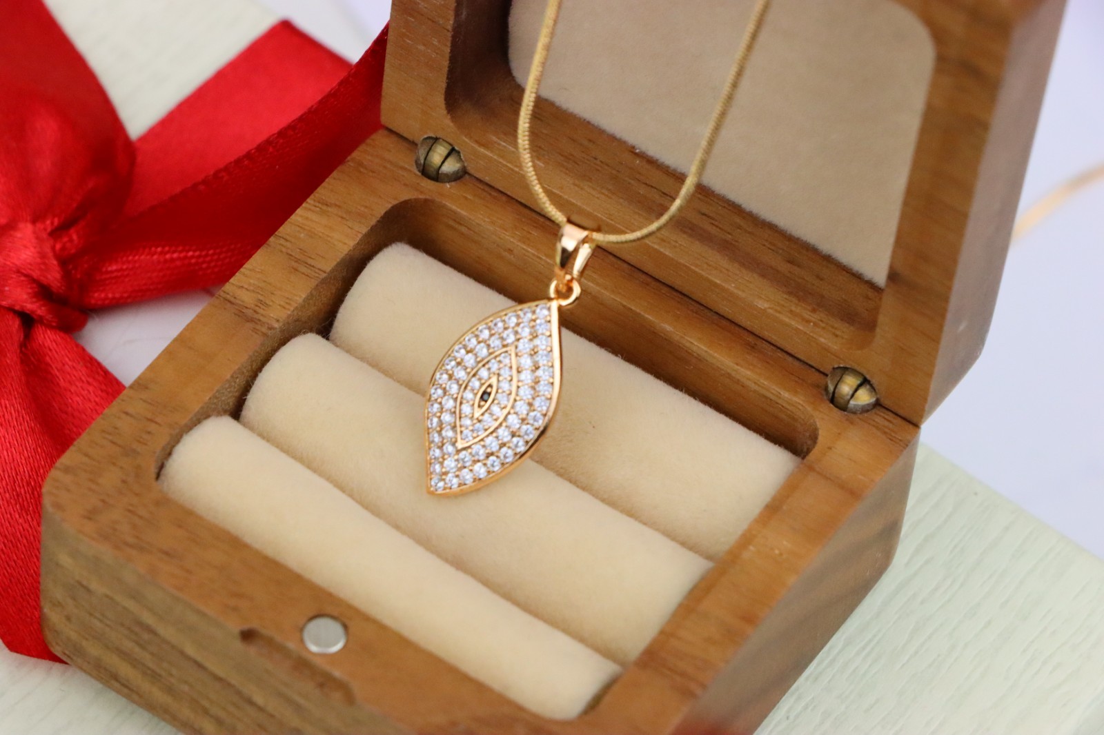 with White and Black Crystal Detail, XPPT1254 Rose Gold Eye Leaf Pendant