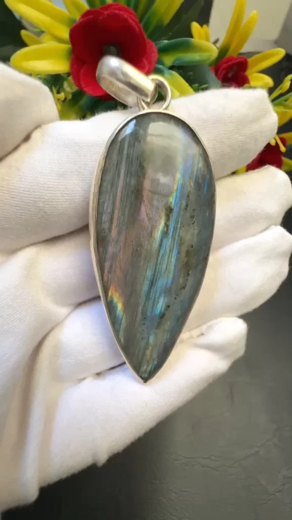 Natural Labradorite Pendant 925 Sterling Silver 66.65Ct Flash Gemstone