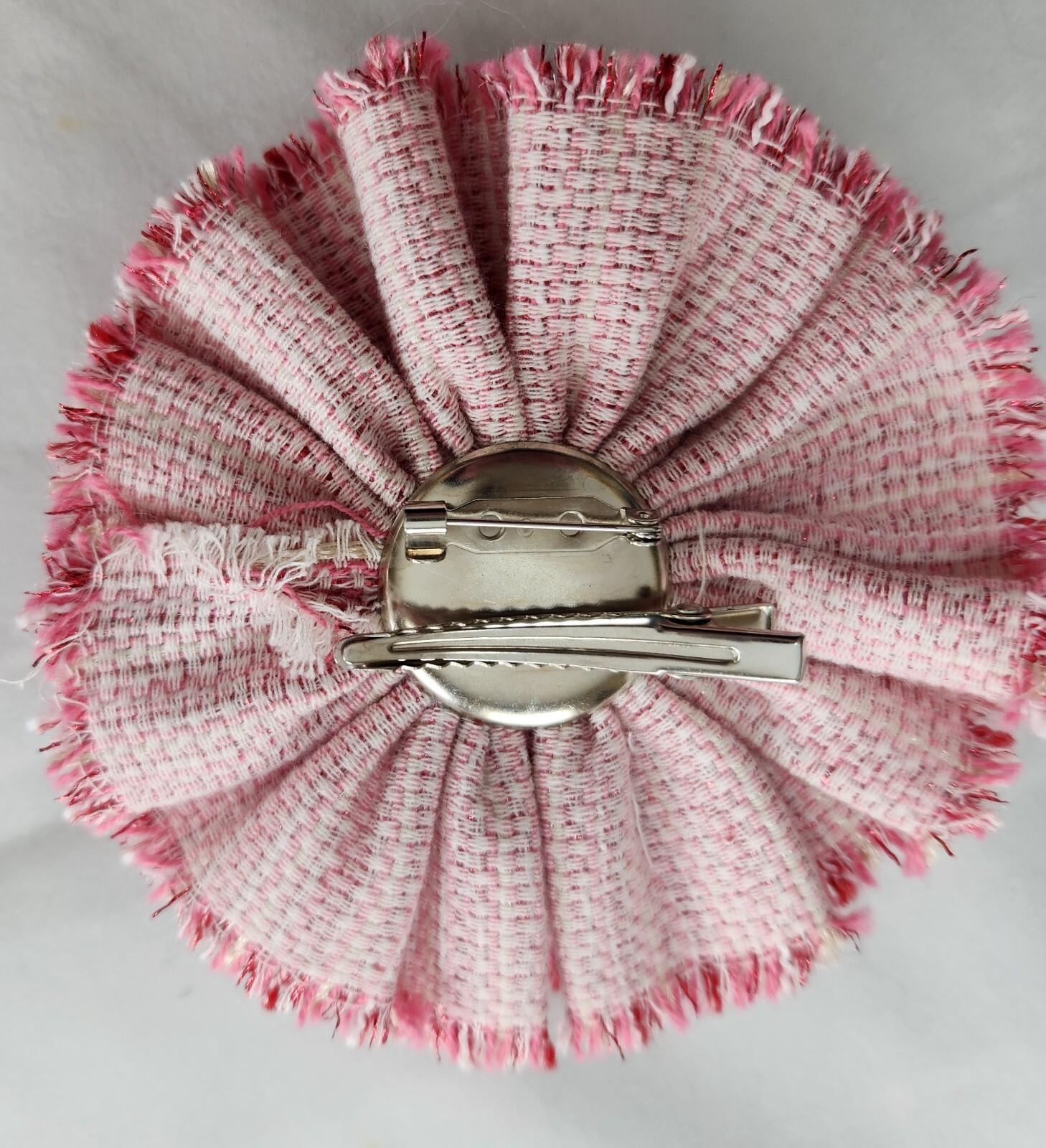 Vintage WHITE HOUSE BLACK MARKET Coral/Pink/Beige Tweed Pearls 4″ Pin/Hair Clip