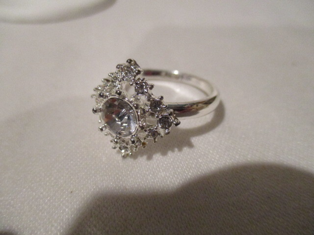 AVON Snowy Shimmer Collection Glass Stone Surrounded /Rhinestones Silvertone 10