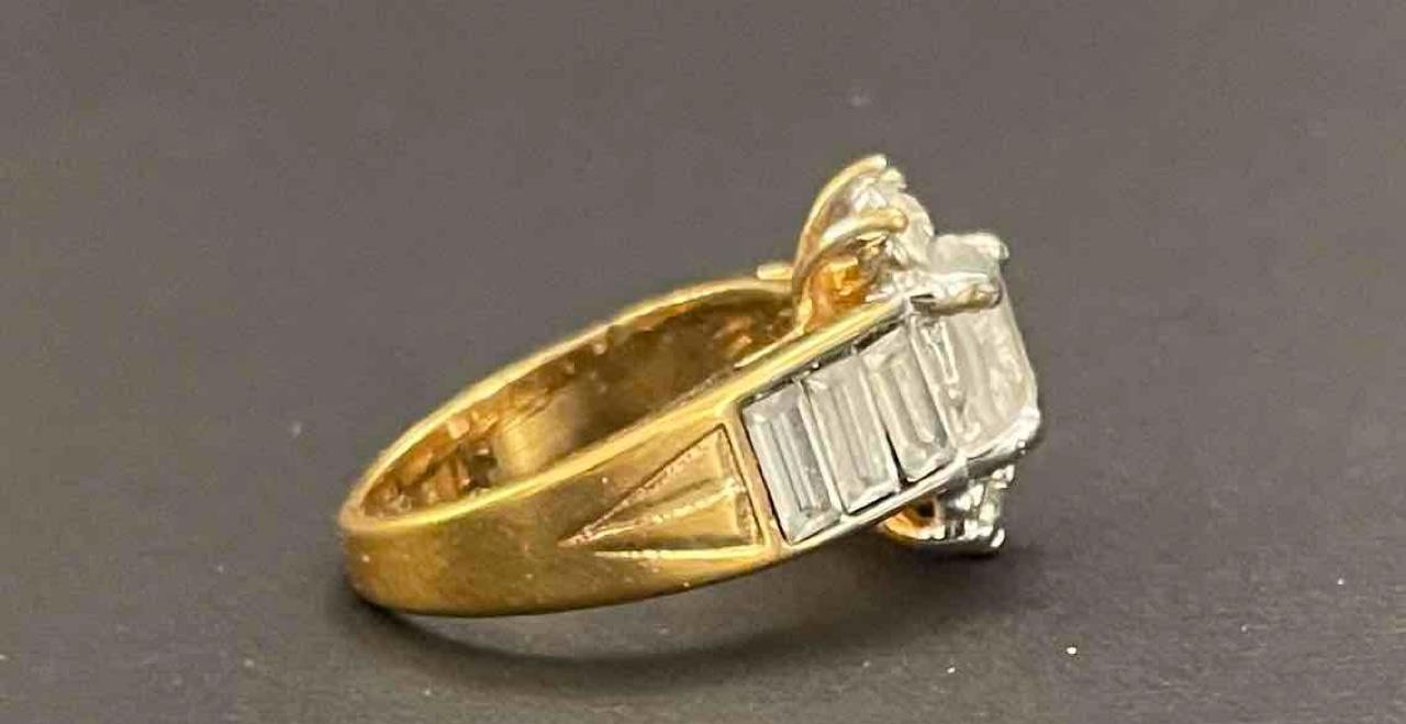Vintage 18K HGE Gold Cocktail Ring Size 7. Faceted Oval, Round, Baggett Stones
