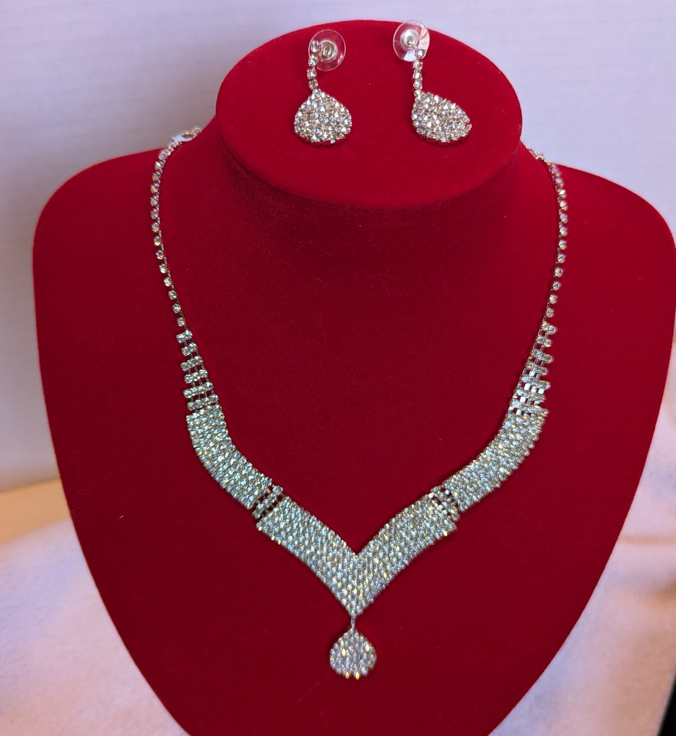 Sparkling White / Silver Crystal Necklace 13.5″ + 7.25″ and Earrings 1.25″ Set