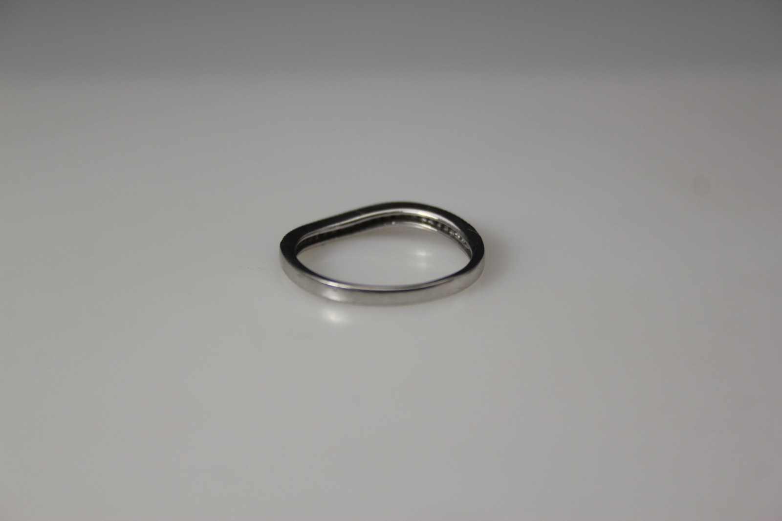 925 Sterling Silver Dark Blue Diamond Chips Size 8 Ring 1.7 Grams (RIN9813)