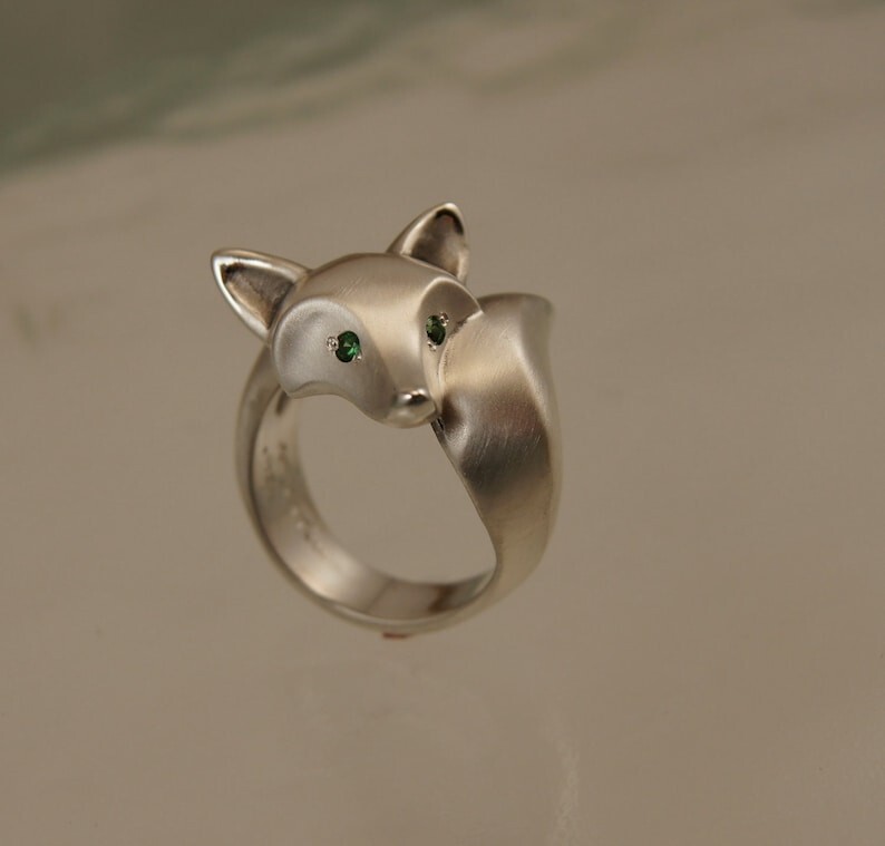 Silver Fox Ring with Green Gemstone Eyes – Unique Animal Jewelry for Women & Men