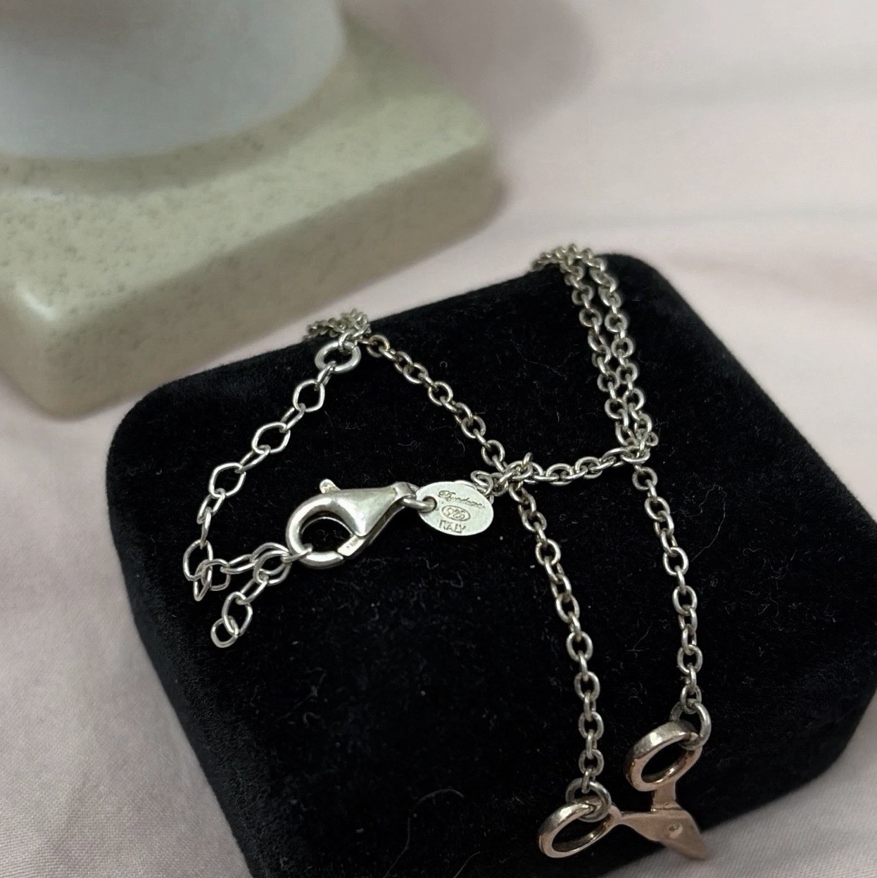 Sterling silver 925 Italy chain with a ✂️pendant.