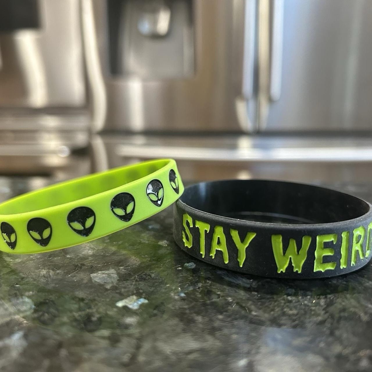 2 pcs Gothic Y2K Alien “Stay Weird Punk silicone Bracelet Style Black Green