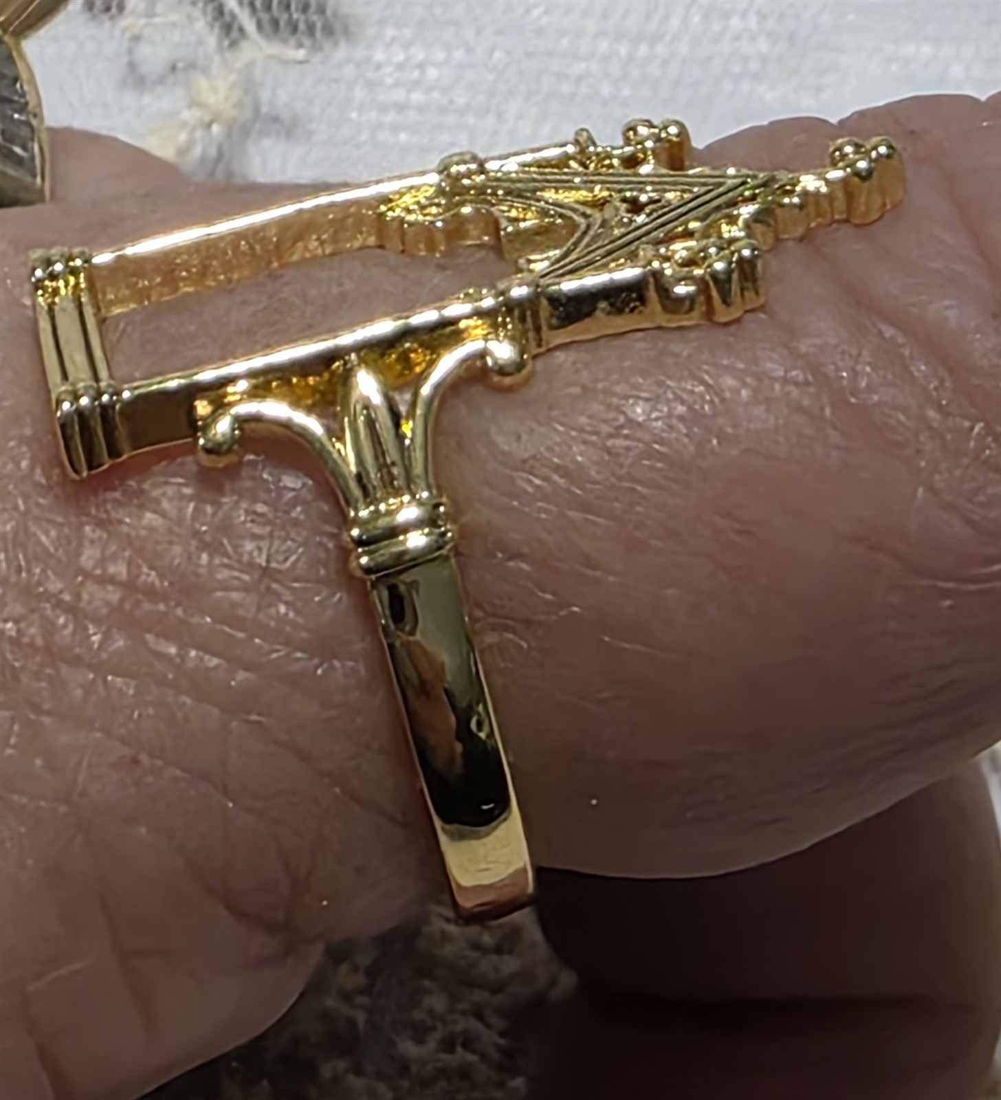 Victorian Trading 7 Gothic Cathedral Ring Ornate Gold-Tone Architectural 30E