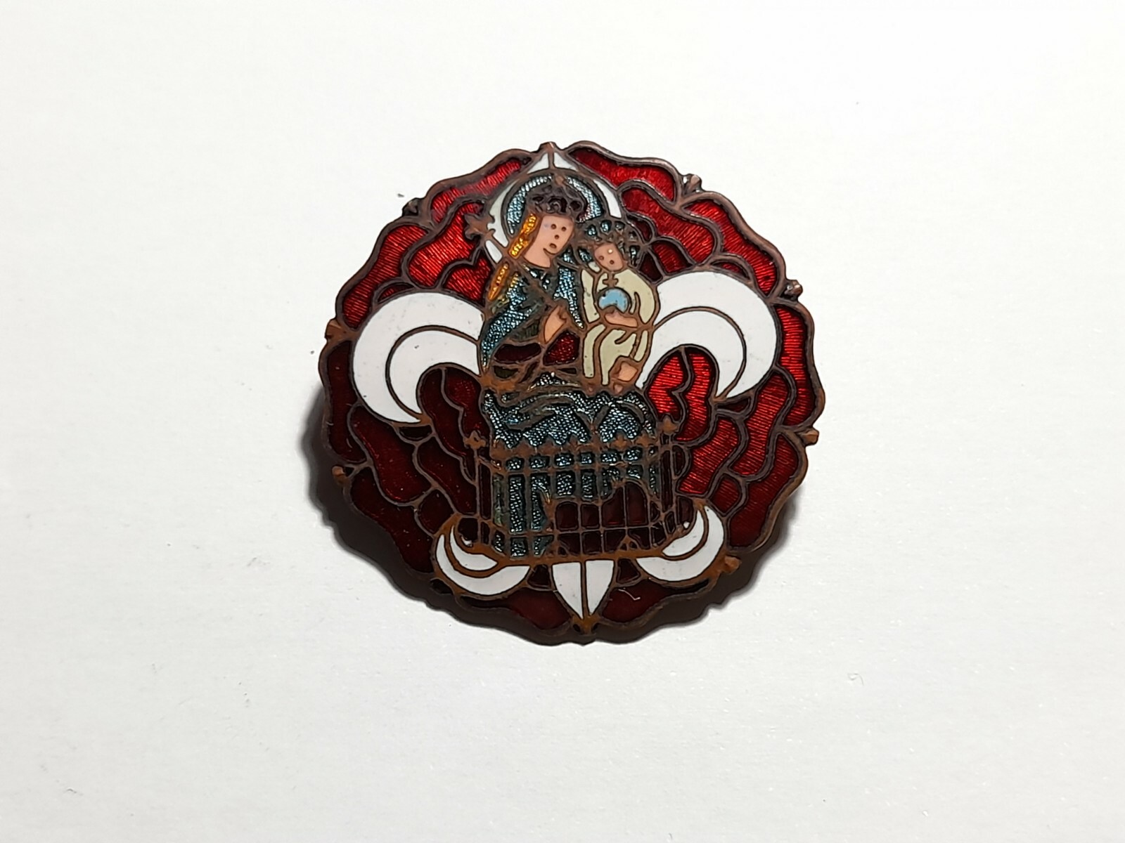OLD VINTAGE PIN N.D DE LA TREILLE