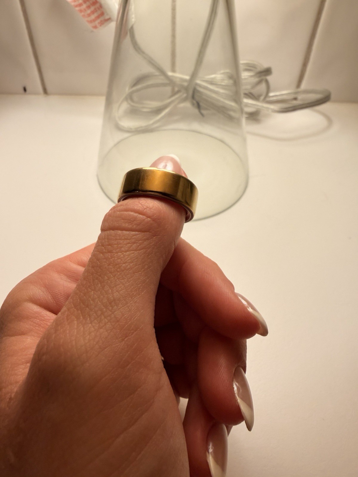 Good Oura gen 4 size 7 w/ charging dock