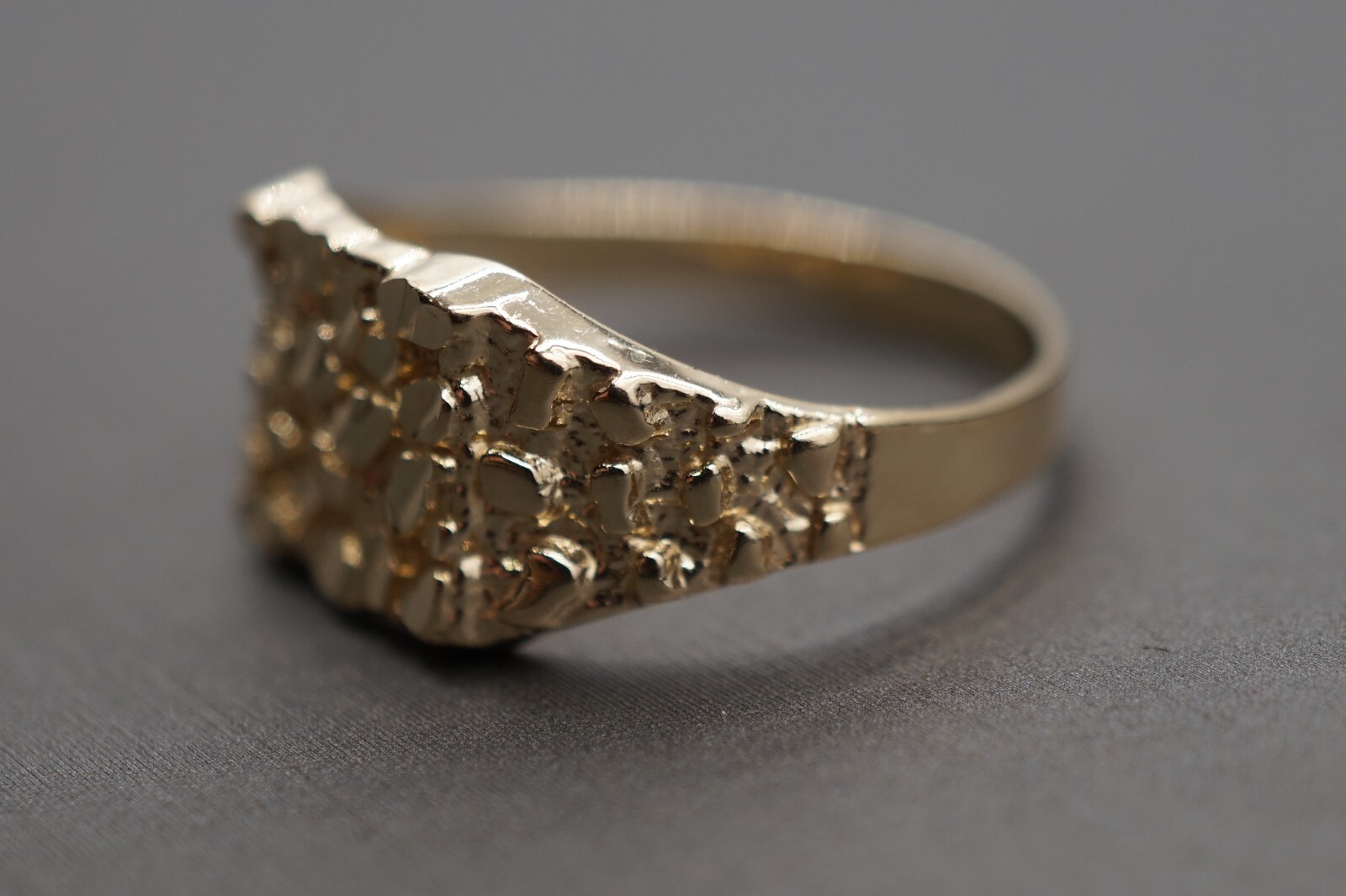 14K Solid Yellow Gold 10MM Diamond Cut Men Women Nugget Band Ring. Size 9.5