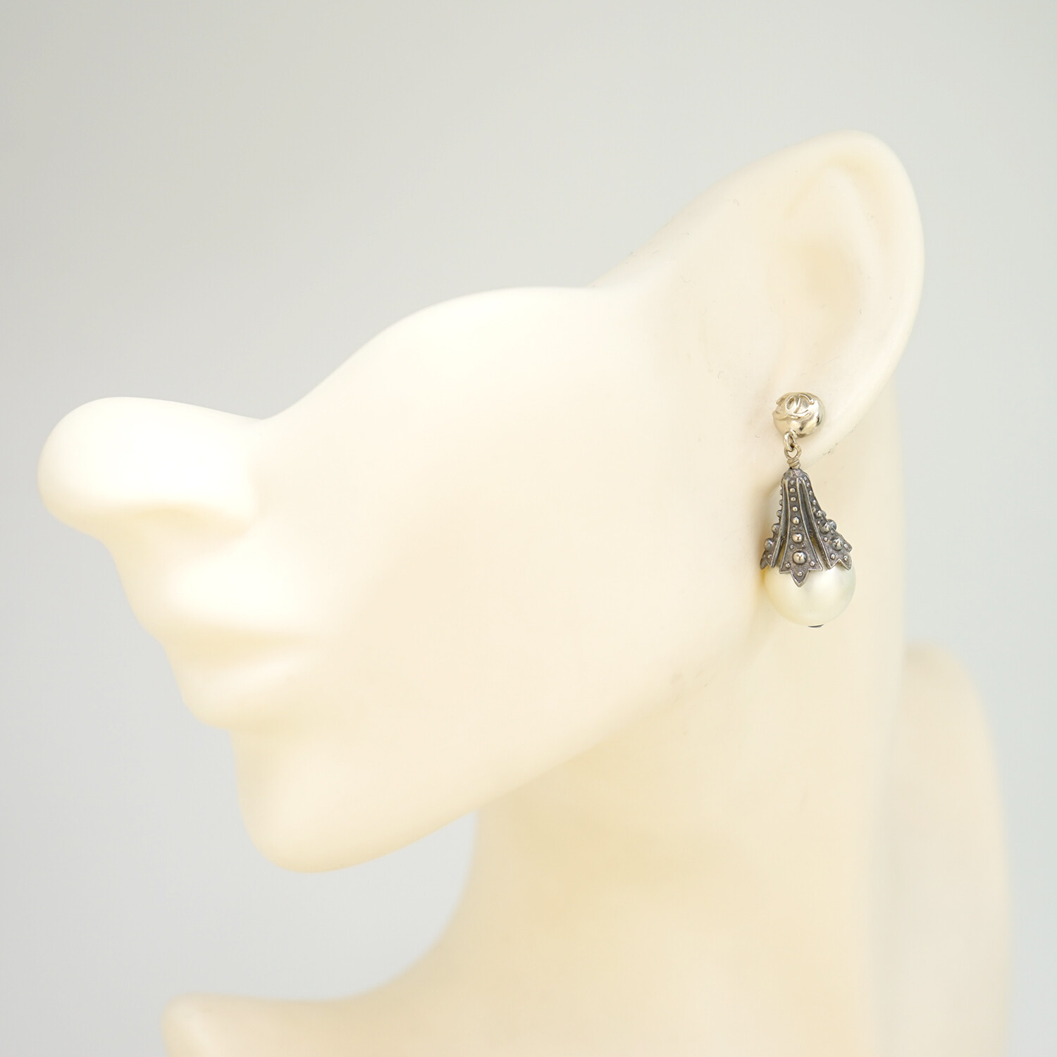 CHANEL CC Logos Pearl Dangle Stud Earrings Silver Gold Tone 03P Auth w/Box #9651