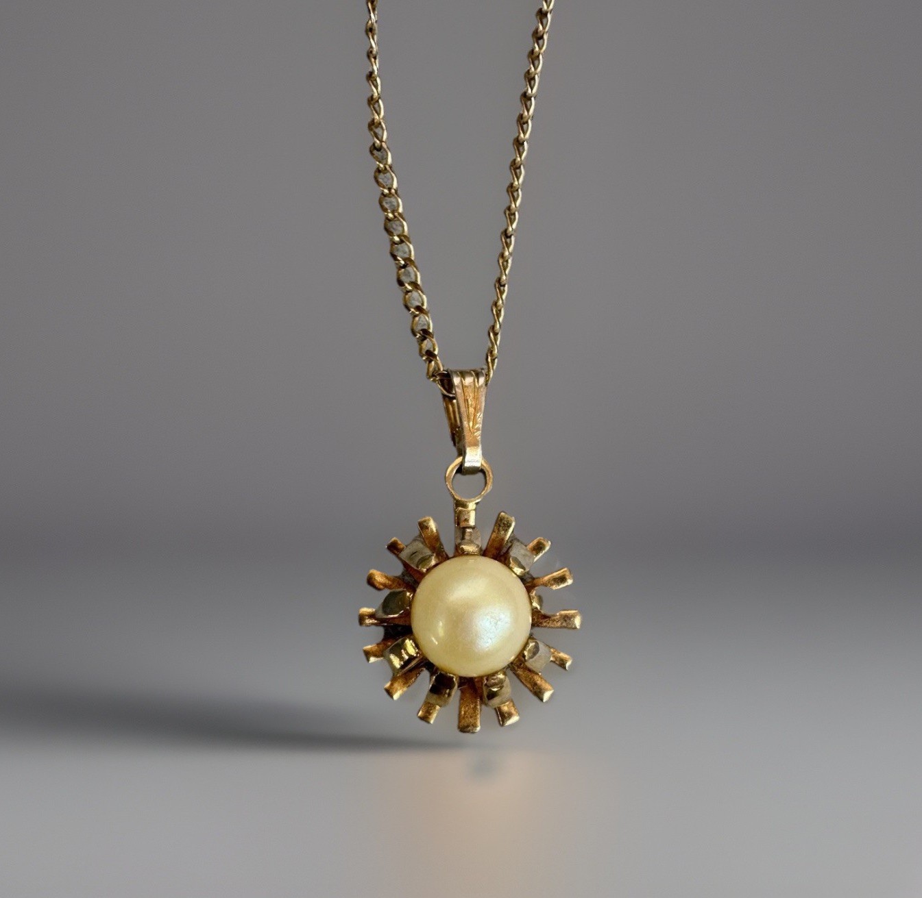 12K Gold Filled Vintage Kiddie Kraft Faux Pearl Sunburst Pendant Necklace 16”