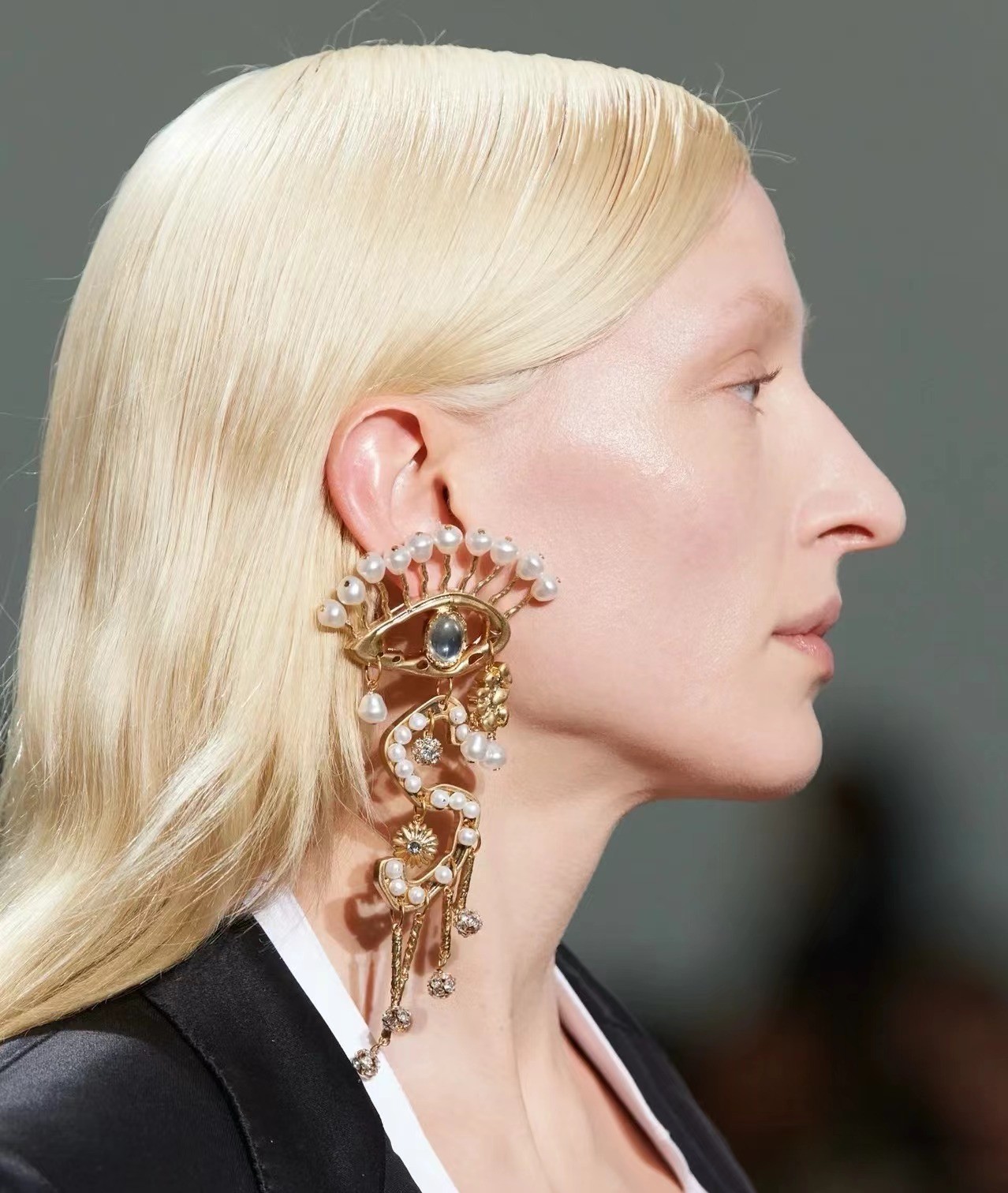 AUTHENTIC Super High Quality Schiaparelli Tassel Rhinestone Pearl Gold Earrings