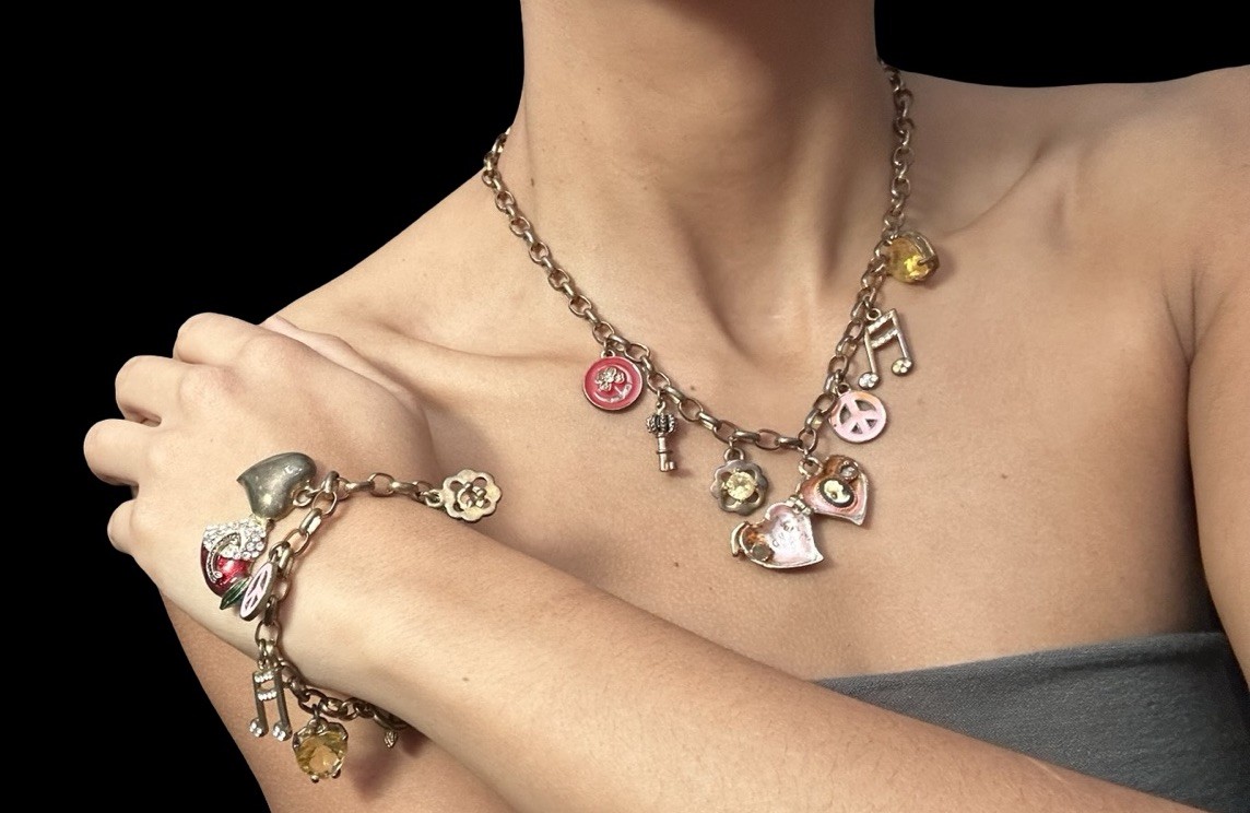 VTG Juicy Couture 7 Charms Necklace & Bracelet Set Hearts Peace Music Note READ