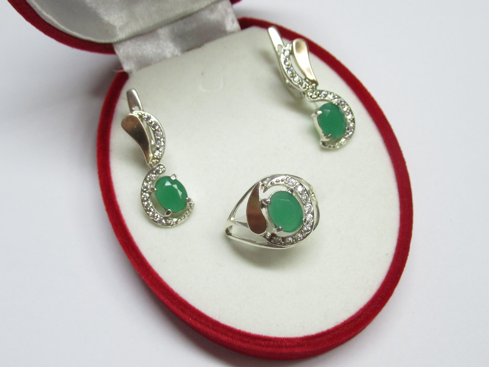 Silver set 925, 375 gold, cubic zirconia, agate, 8.15 g., ring size 8,5.