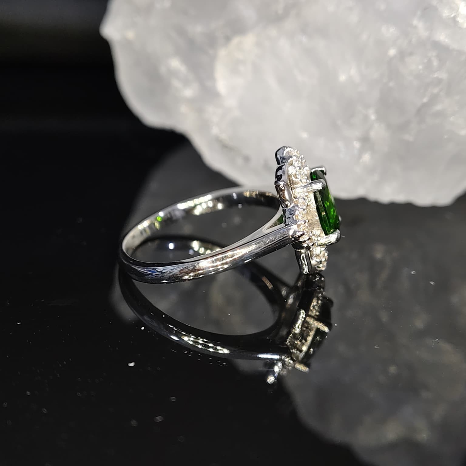 Chrome Di-Opside Oval 8X6 MM Ring size 7 925 Sterling Silver Ring Gift Her.