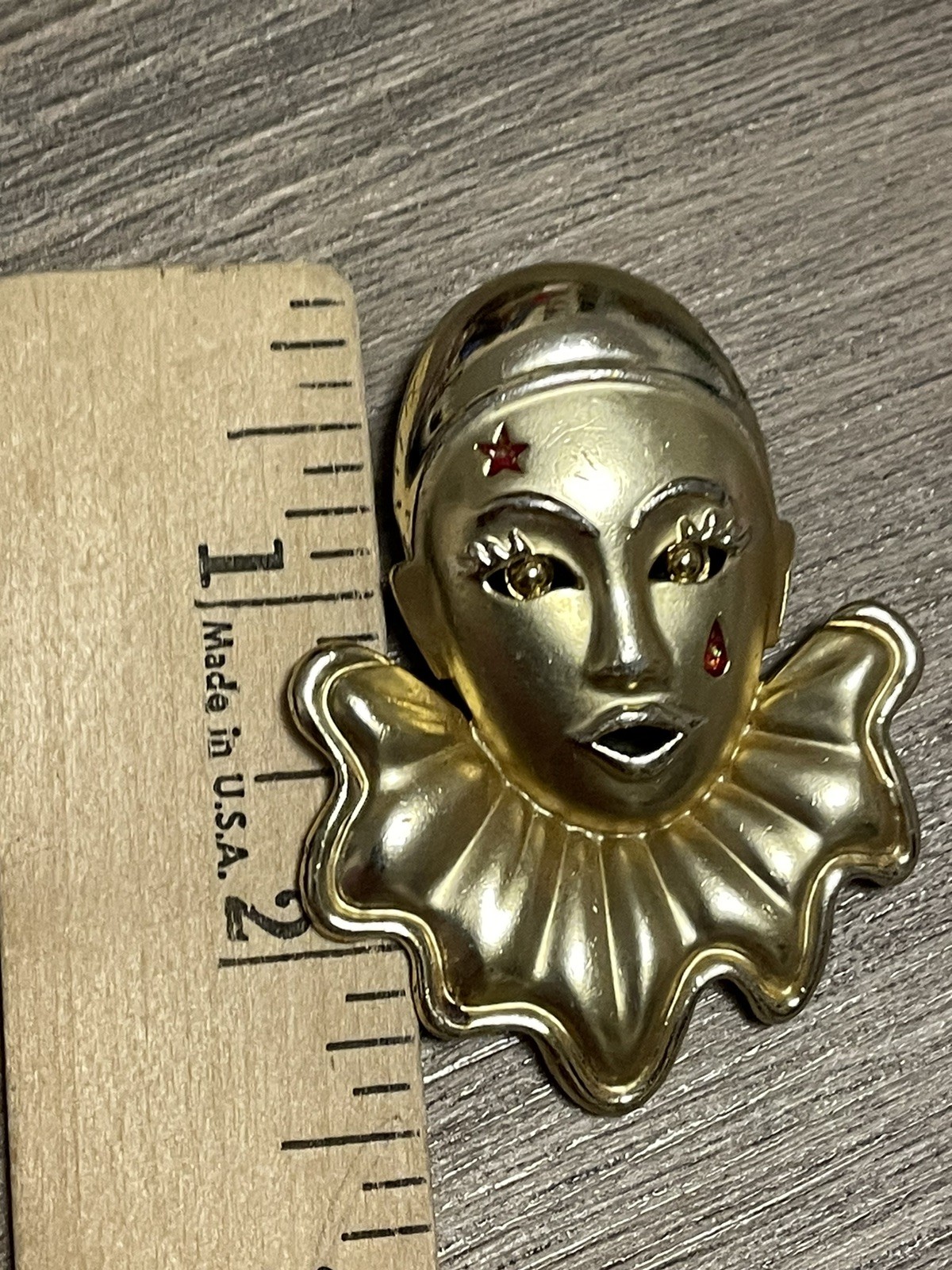 Gold Tone Weathered Metal Brooch – Face Head Clown Harlequin Circus Mask