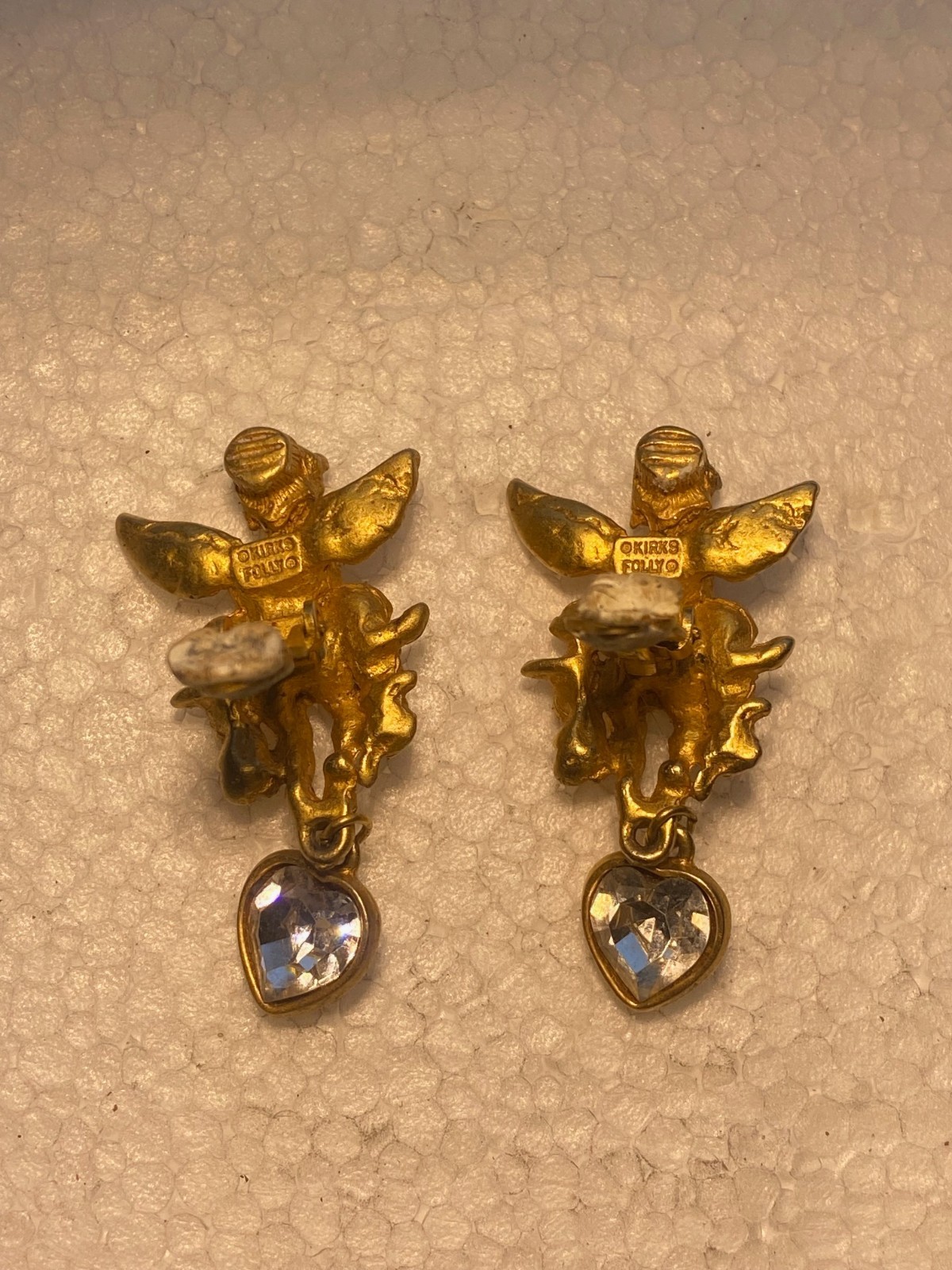 Vintage Heavenly Flying Cherub Angels Gold Tone Sweater Pin 1″ Lapel Pin Clasps