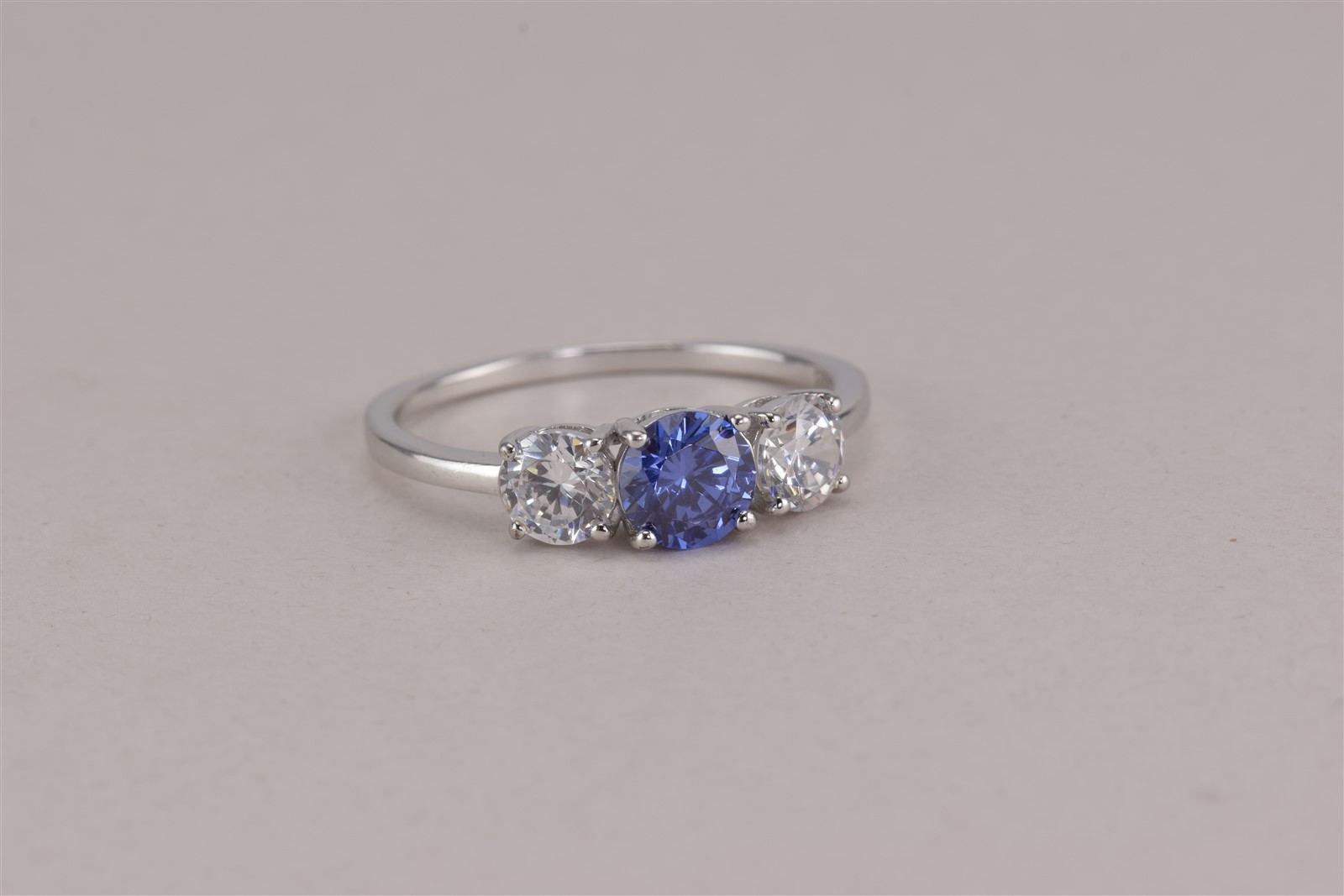 Sterling Silver Blue Solitaire & White Cubic Zirconia Band Ring YGI 925 Sz: 11