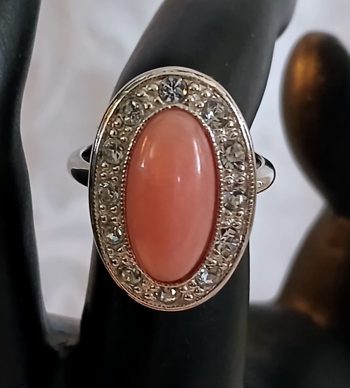 Avon Pale Fire Peach/Pink Cabochon Crystal Rhinestone Ring Size 6/7 – Branded