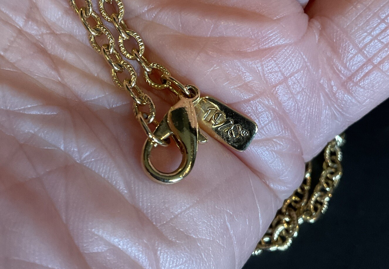 1928 Vintage Pendant Locket Poison Seal Unique With 30” Chain Gold Tone