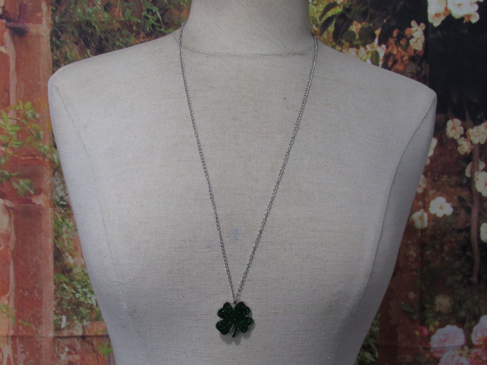 Silver Tone Chain Necklace with a Sparkley Green 4 Leaf Clover Pendant