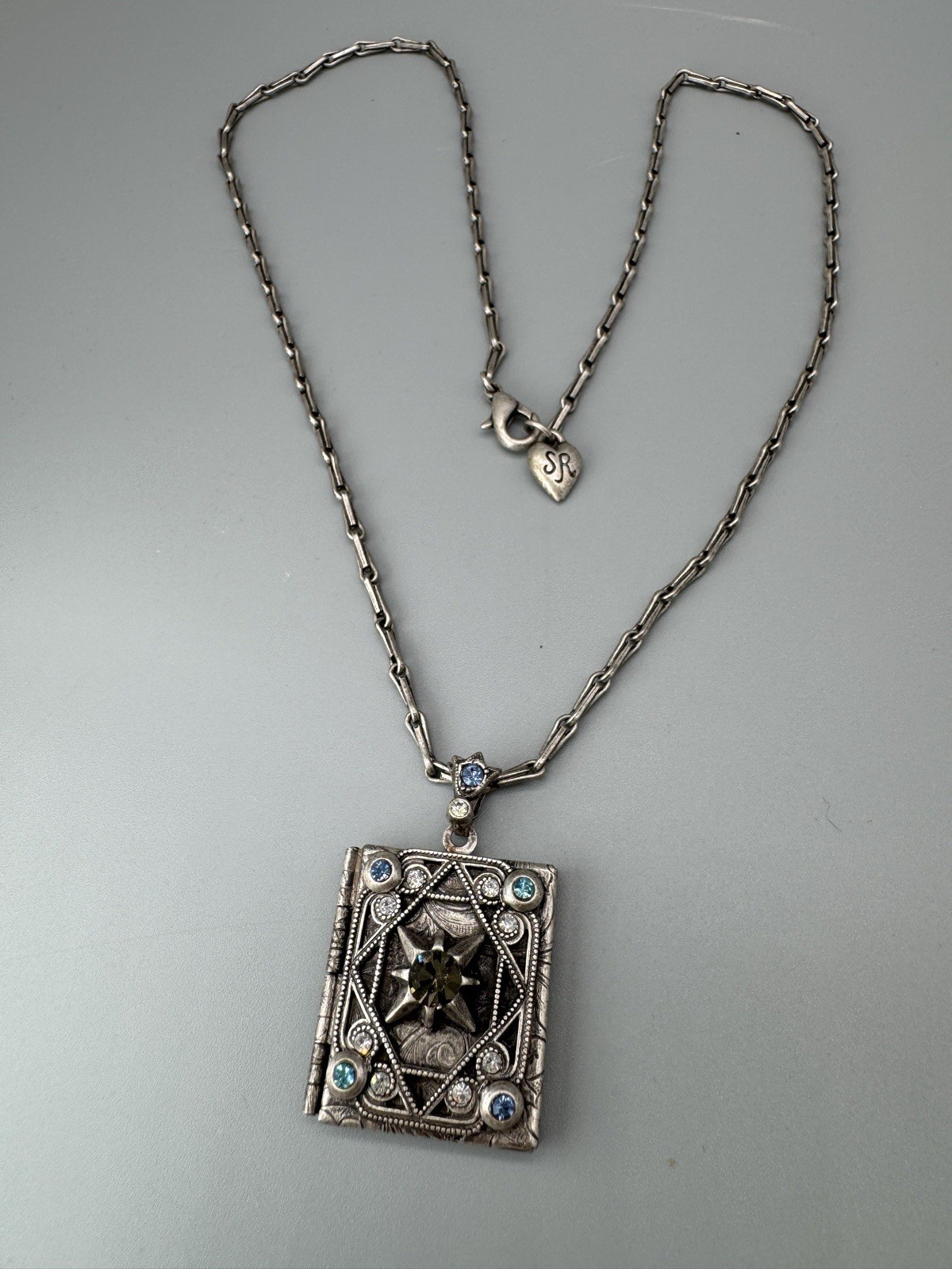 Nice SWEET ROMANCE USA SILVER TONE PENDANT LOCKET RHINESTONES CHAIN NECKLACE