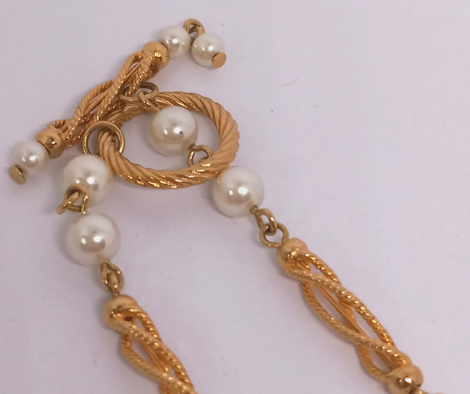 VTG 18″ Unmarked Gold Tone Rope Twist Links & Pearl Beads w/ Toggle Clasp Chain