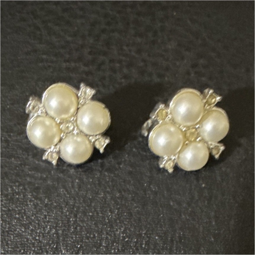 Silver Tone White Imitation Pearl Flower Cluster Clip-On Earrings Faux Pearl