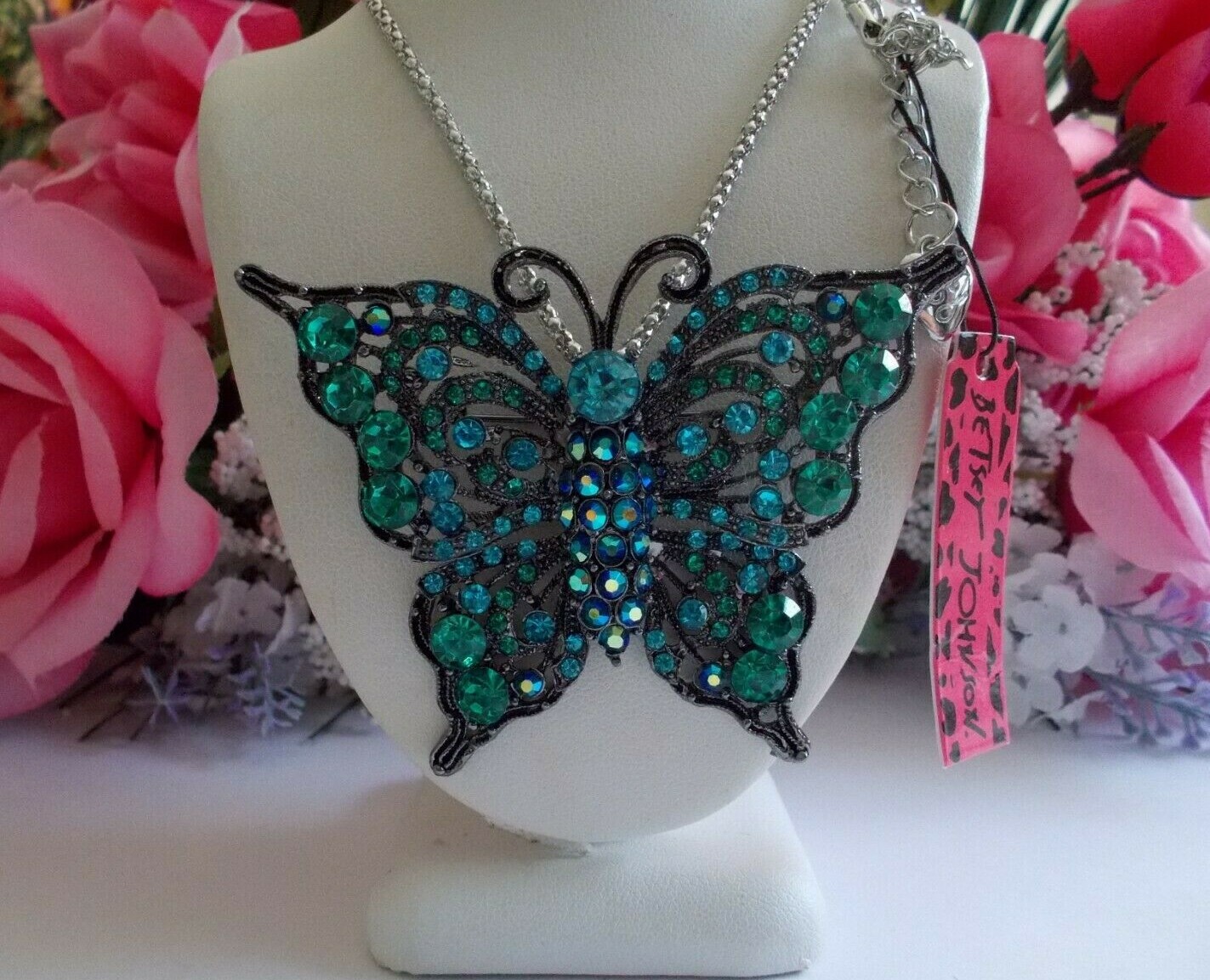 BETSEY JOHNSON GREEN/BLUE CRYSTAL & RHINESTONE BUTTERFLY PENDANT NECKLACE