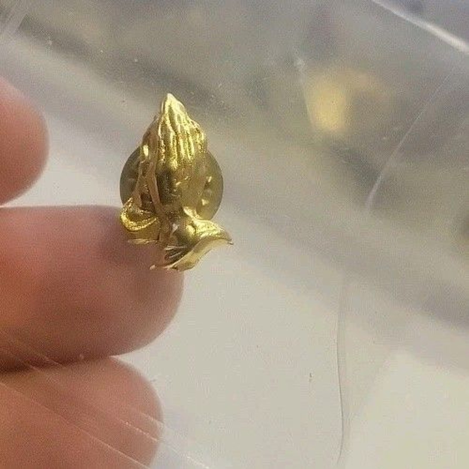 Vintage Gold Tone Praying Hands Religious Lapel Pin Faith Prayer