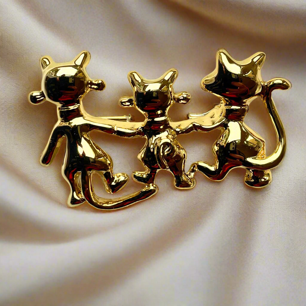 9K Gold Plated Cat Family Brooch – 4cm x 2.5cm | Cute & Elegant Feline Scarf Pin
