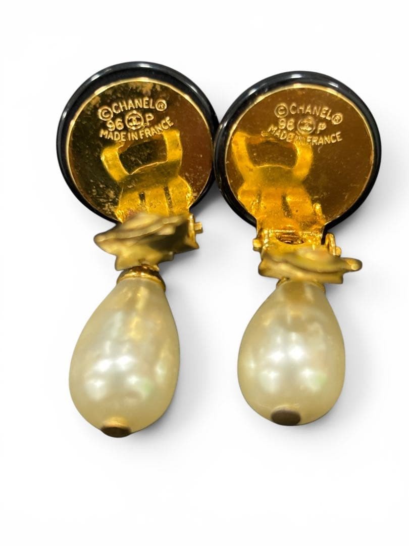 CHANEL Coco Mark Pearl Earrings 96P Gold Black Logo Clip-On Vintage Accessory