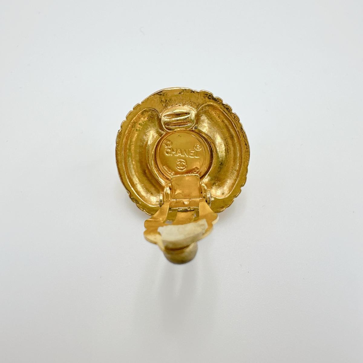CHANEL Vintage Gold Plated Earring Fashion Jewelry Accessories Gold Women