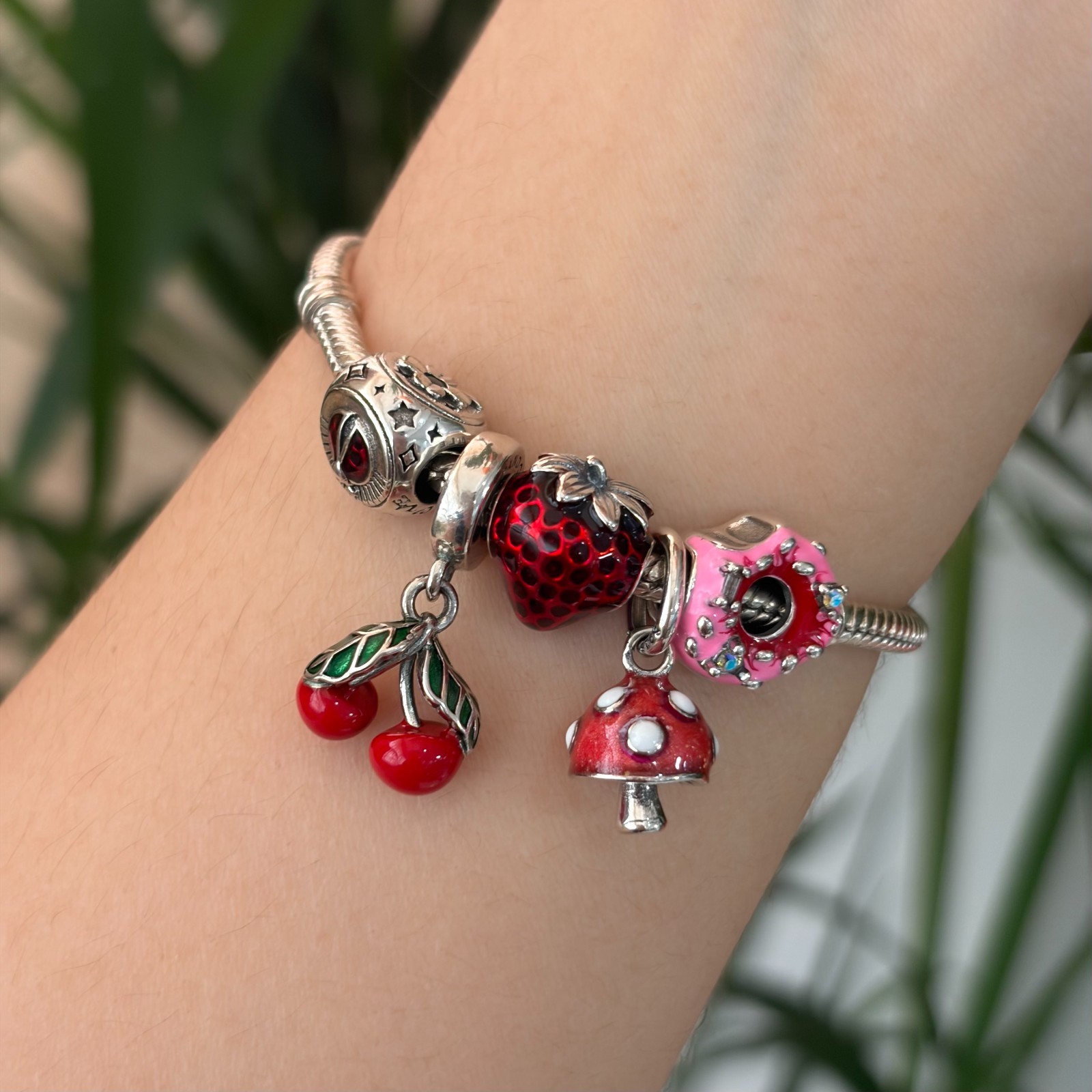 100% NEW #791681C01 PANDORA Strawberry Charm WITH BOX