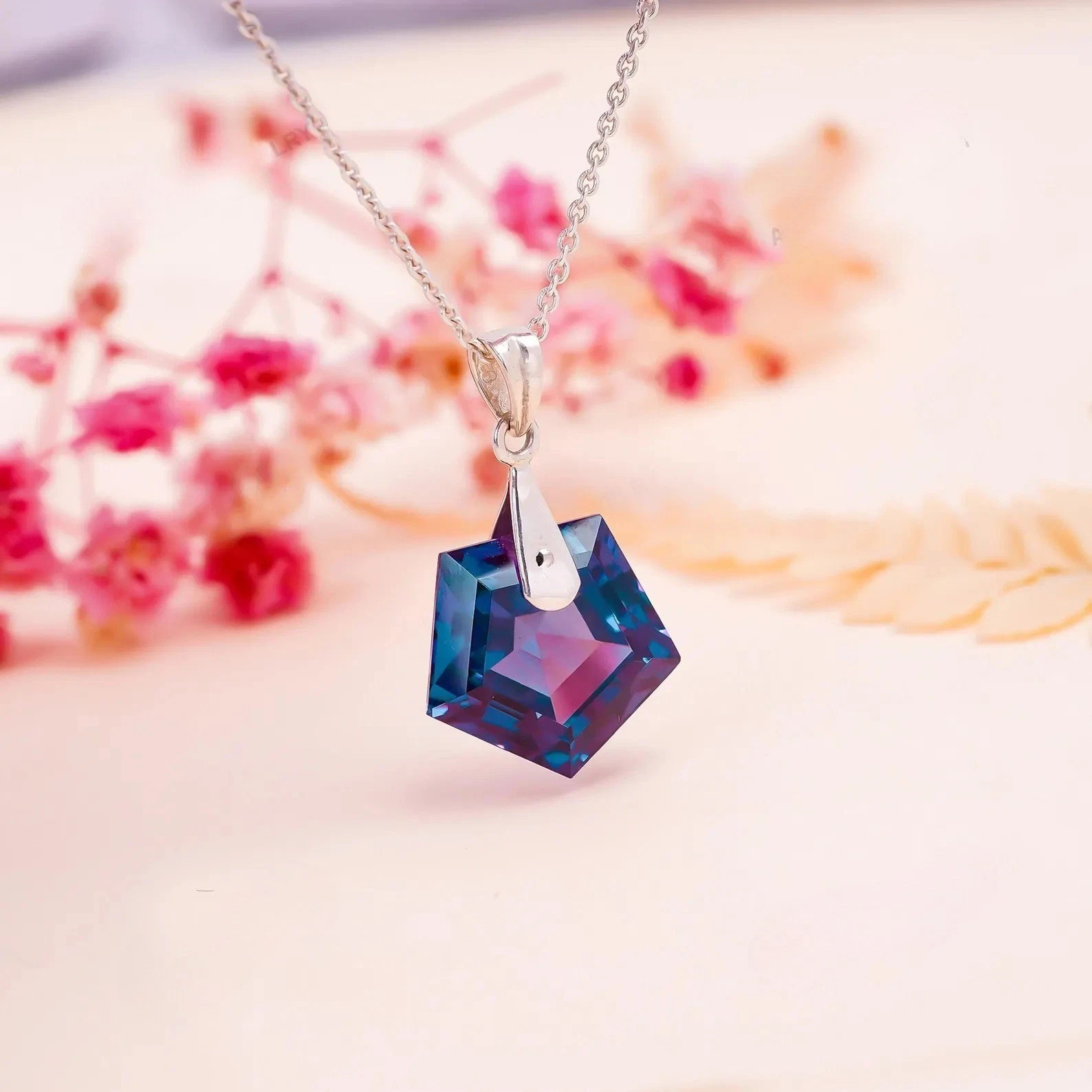 17.25 Ct A+ Natural Bio-Color Alexandrite Certified Gemstone Pendant With Chain