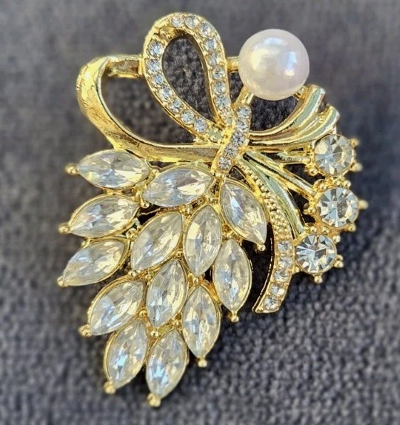Gold Tone Flower Brooch Pin Clear Rhinestone Imitation Pearl 1.5 in